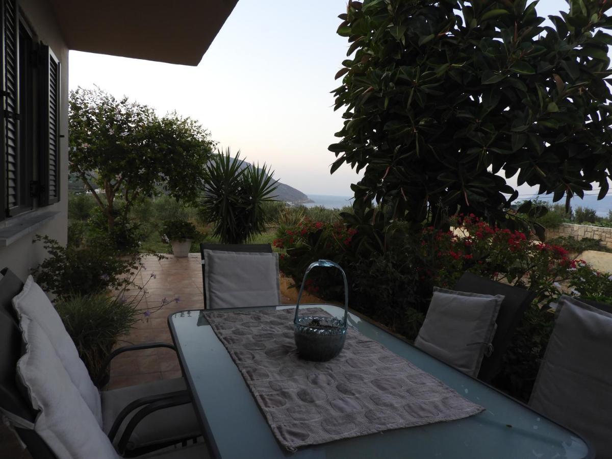 Villa Chrissi'S House With Garden And Sea View Zerviana à Kíssamos Extérieur photo